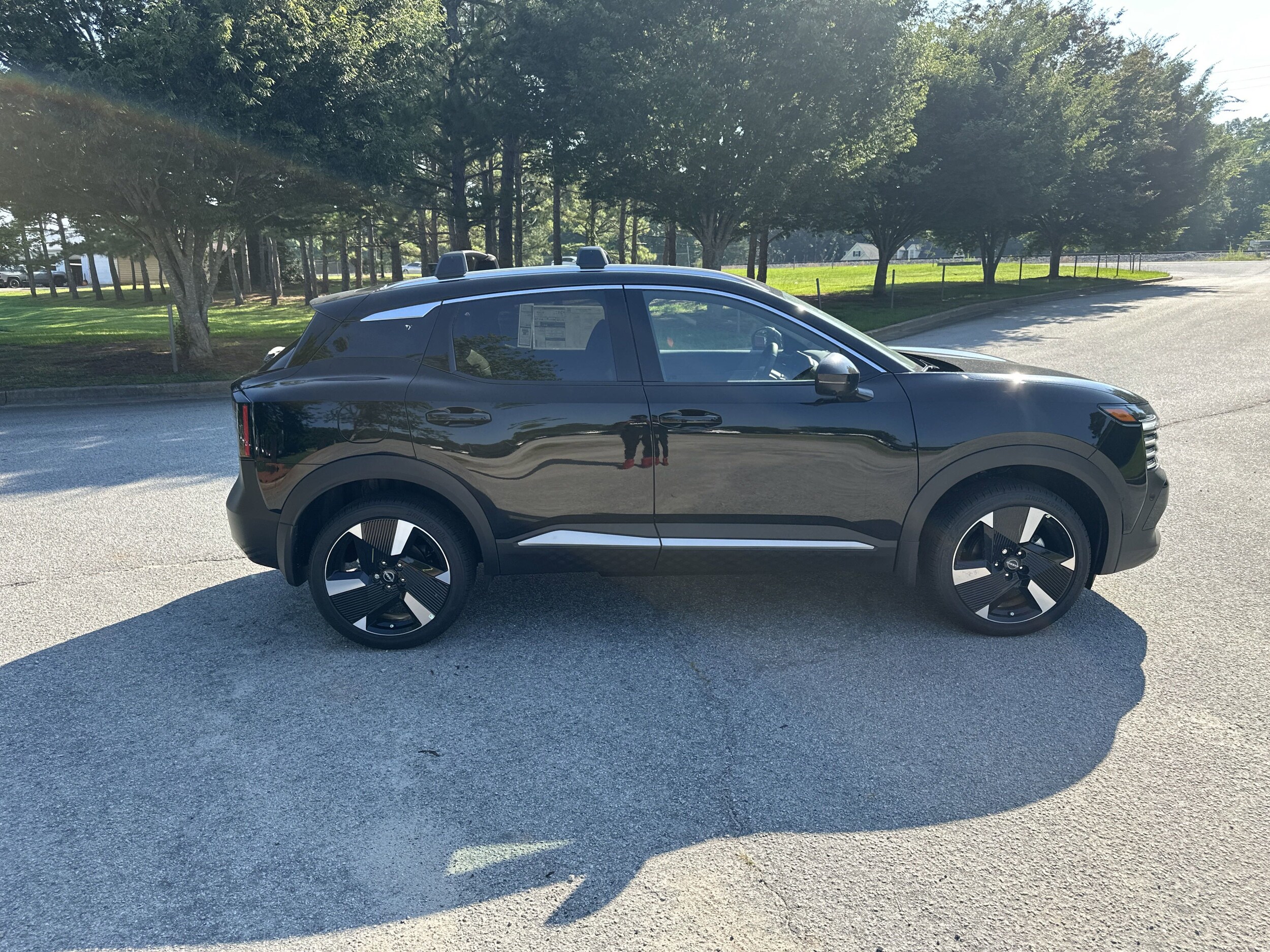 2025 Nissan Kicks SR photo 4