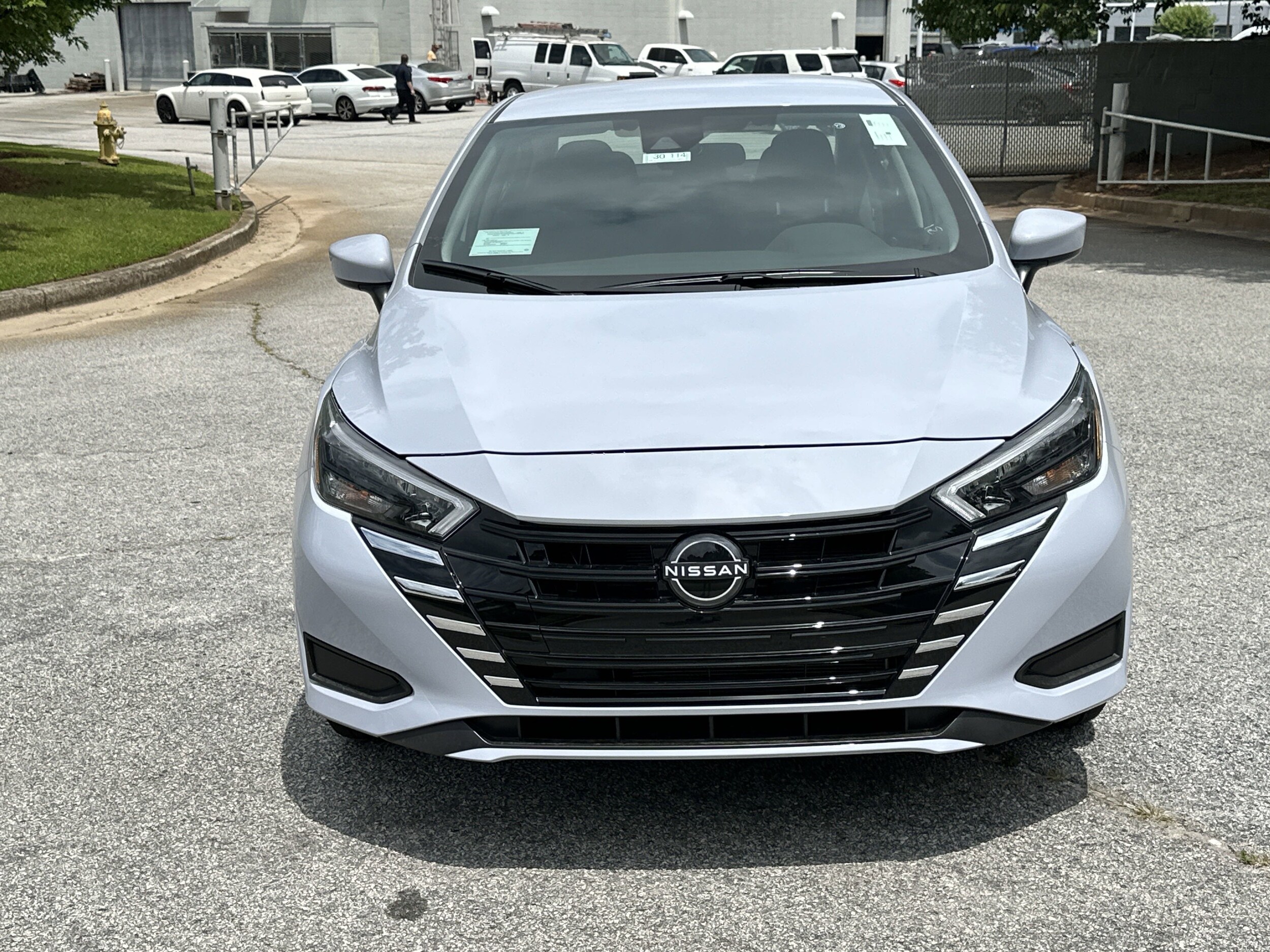 2025 Nissan Versa 1.6 SV photo 2