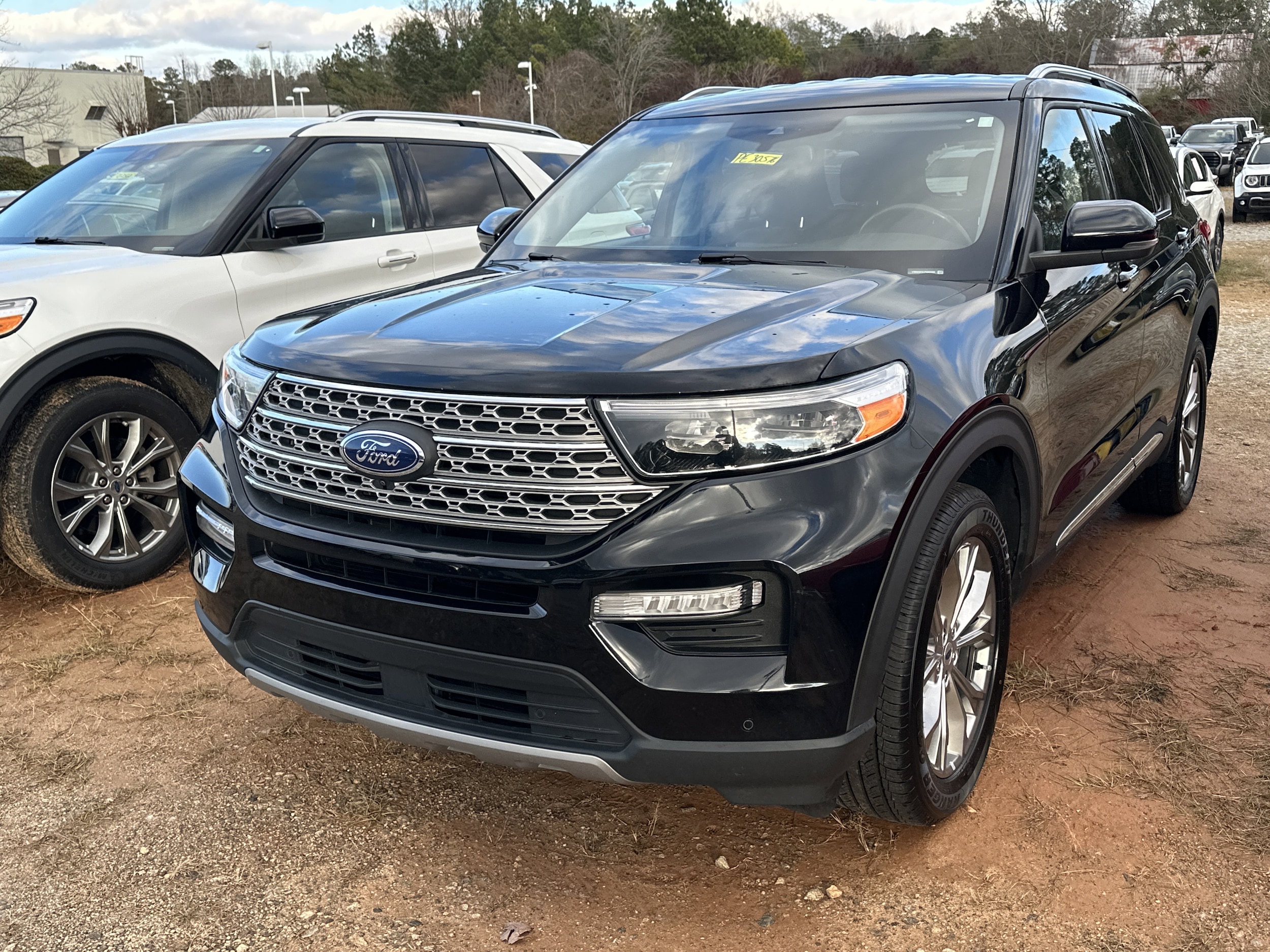 2023 Ford Explorer Limited's photo