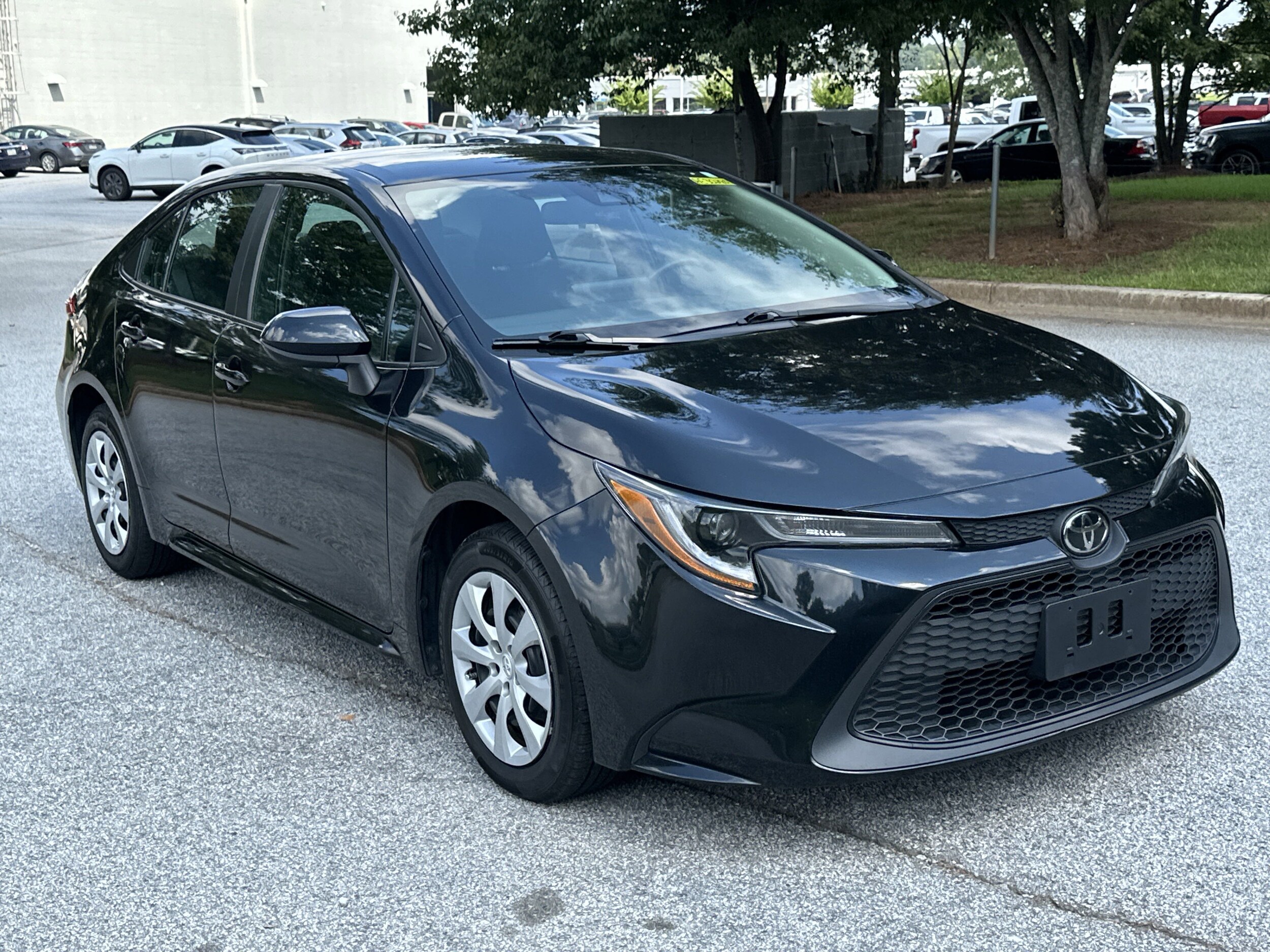 2022 Toyota Corolla LE photo 3
