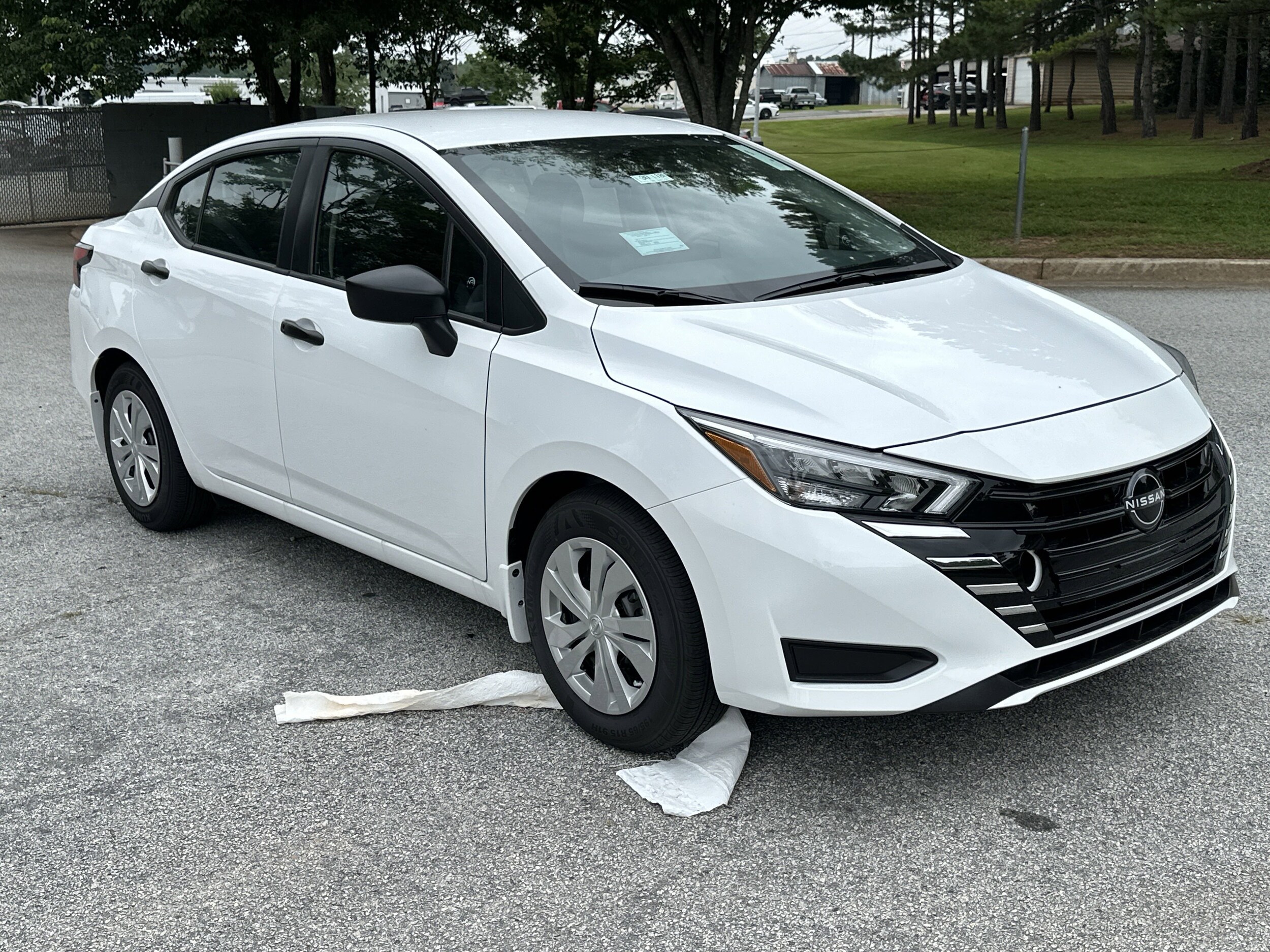 2025 Nissan Versa 1.6 S photo 3