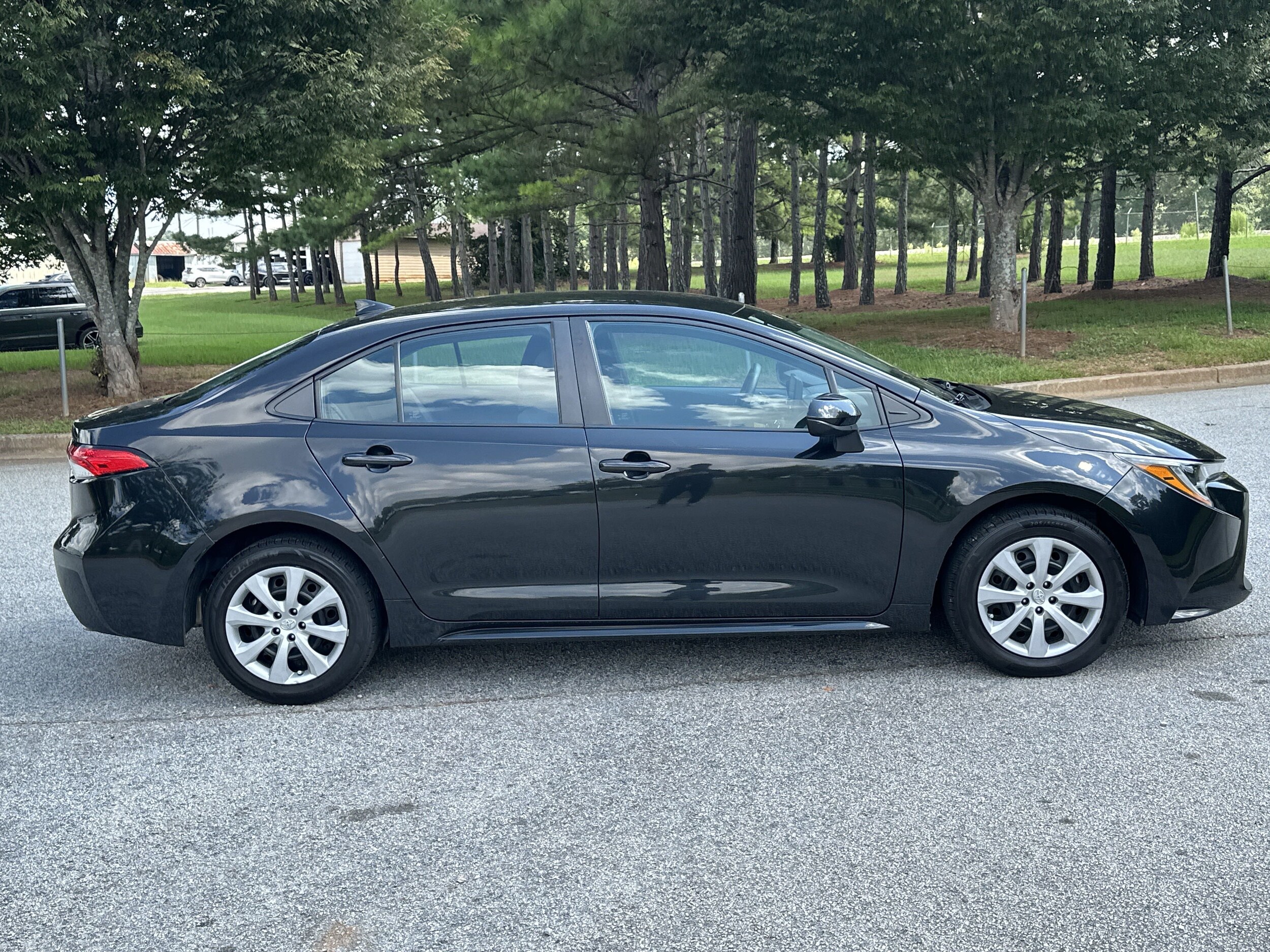 2022 Toyota Corolla LE photo 4