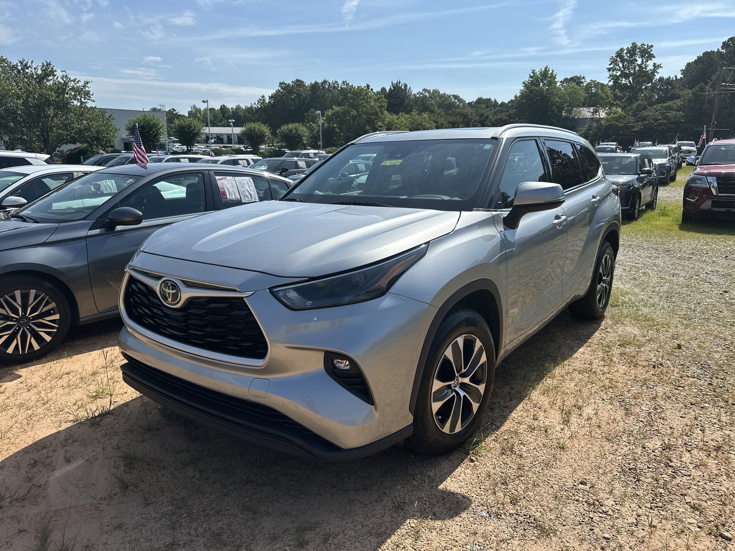 2022 Toyota Highlander XLE photo 2