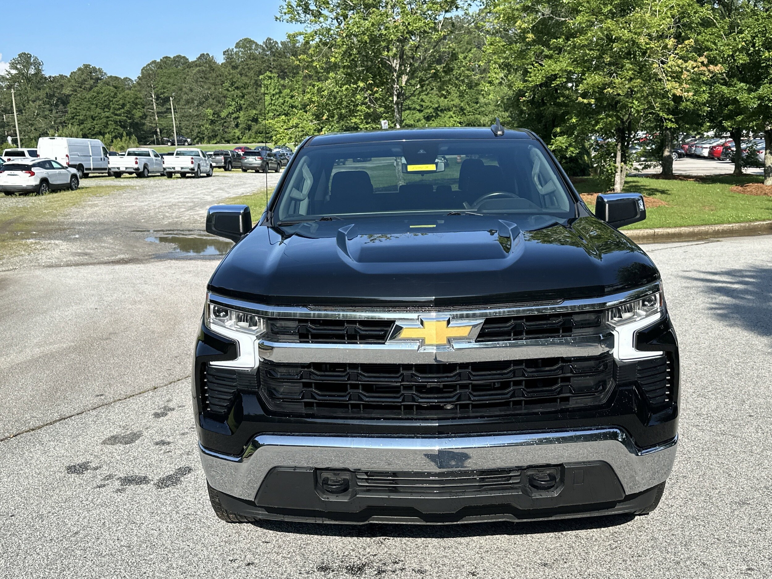 2022 Chevrolet Silverado 1500 LT photo 2