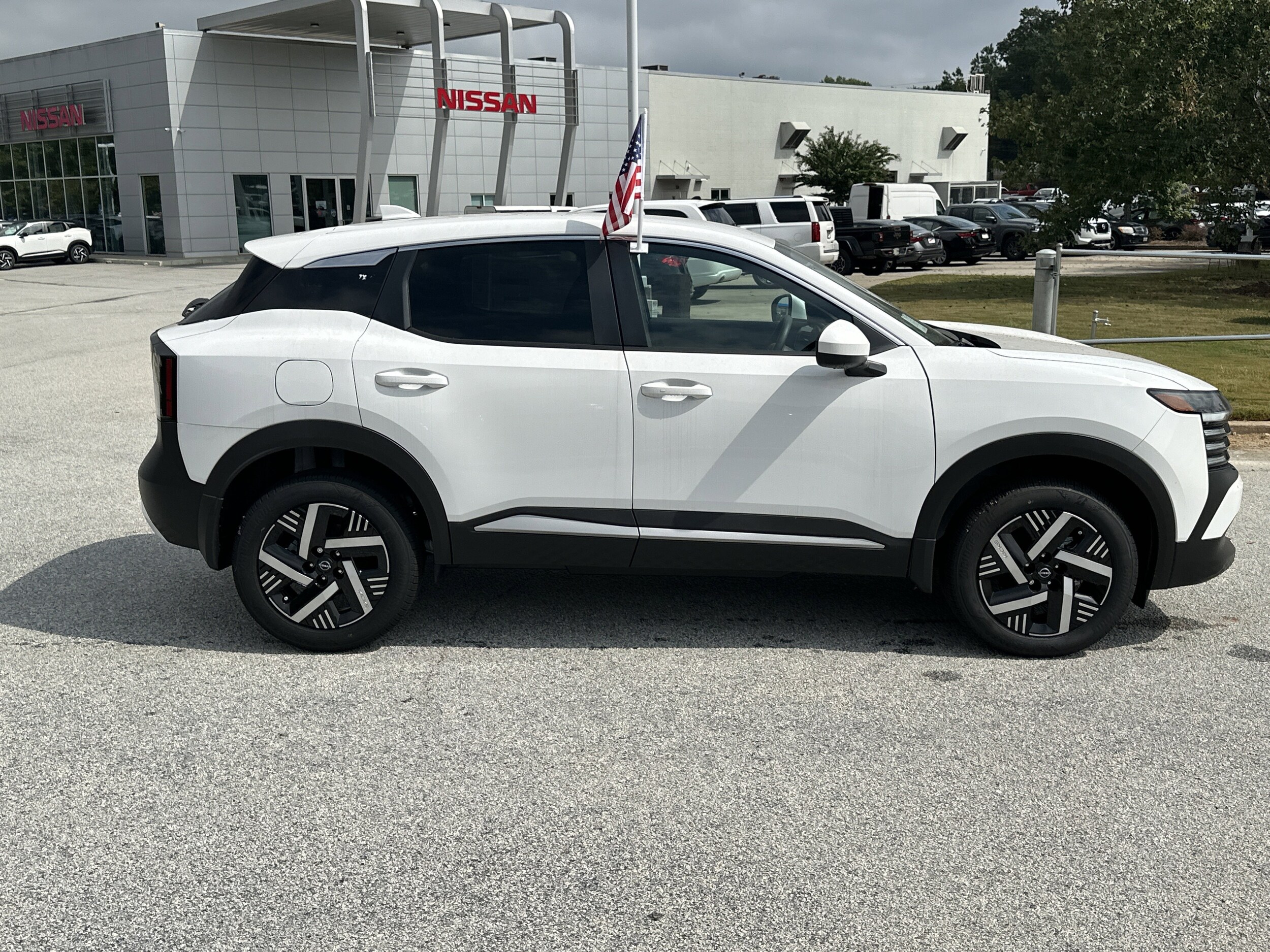 2025 Nissan Kicks SV photo 4