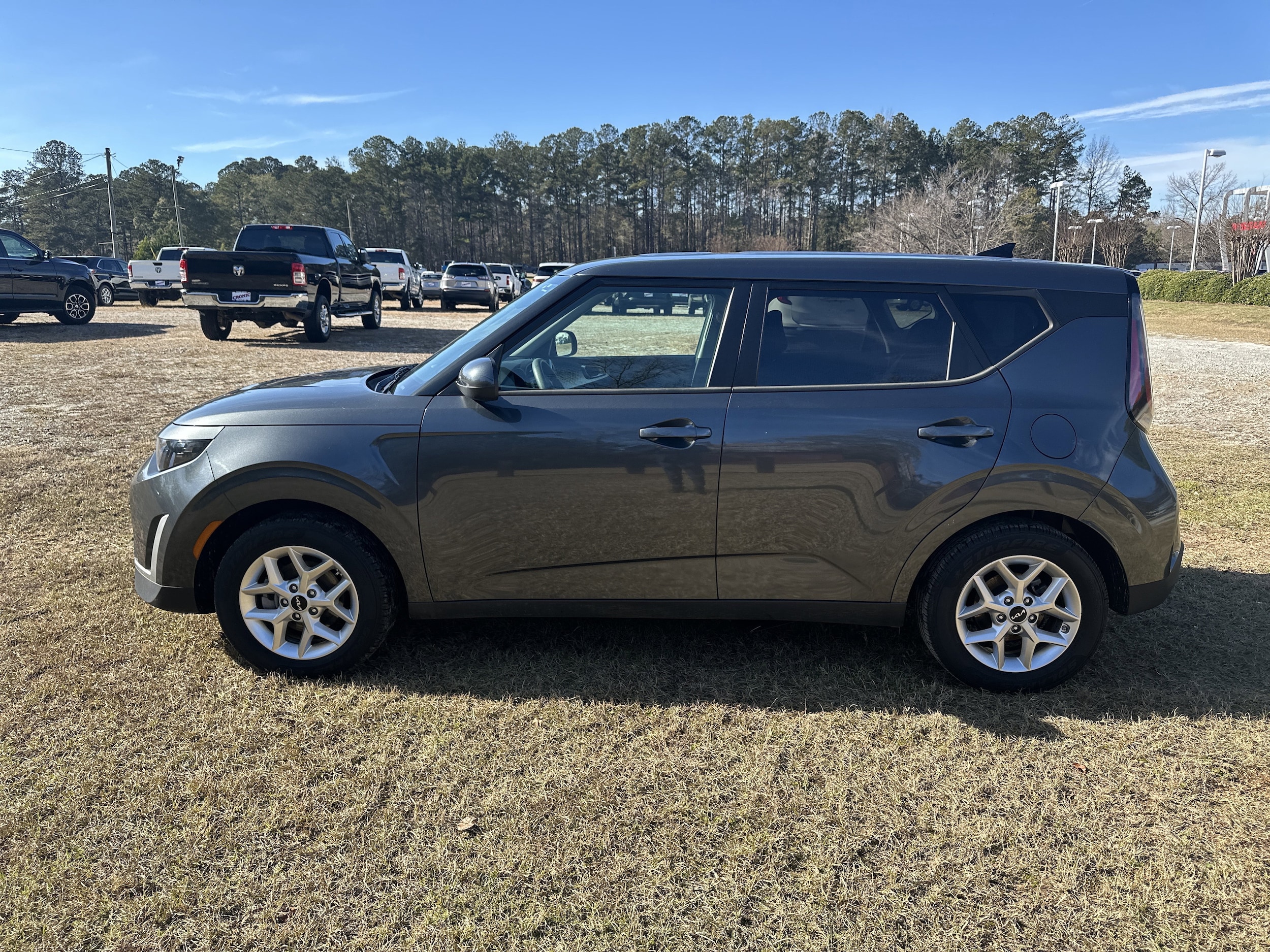 2023 Kia Soul LX's photo