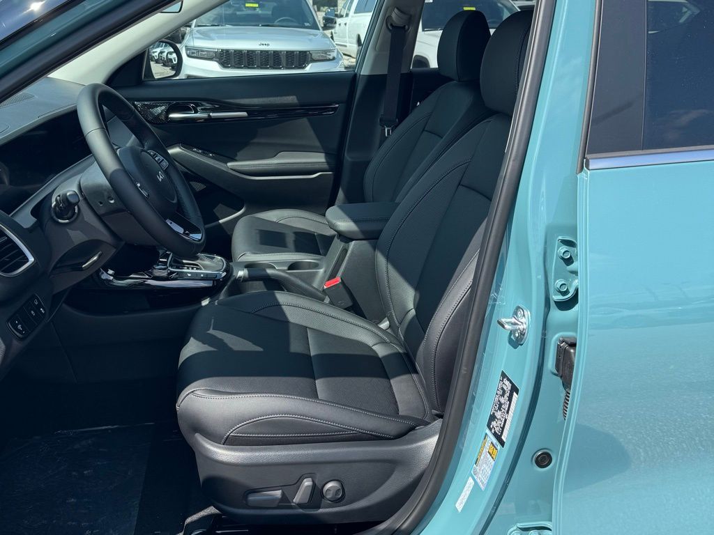 2026 Kia Seltos EX - Photo 11