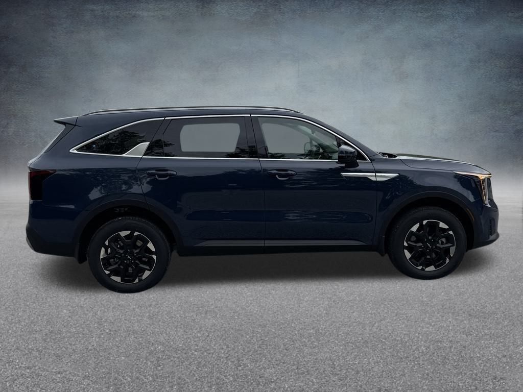 2025 Kia Sorento S photo 4