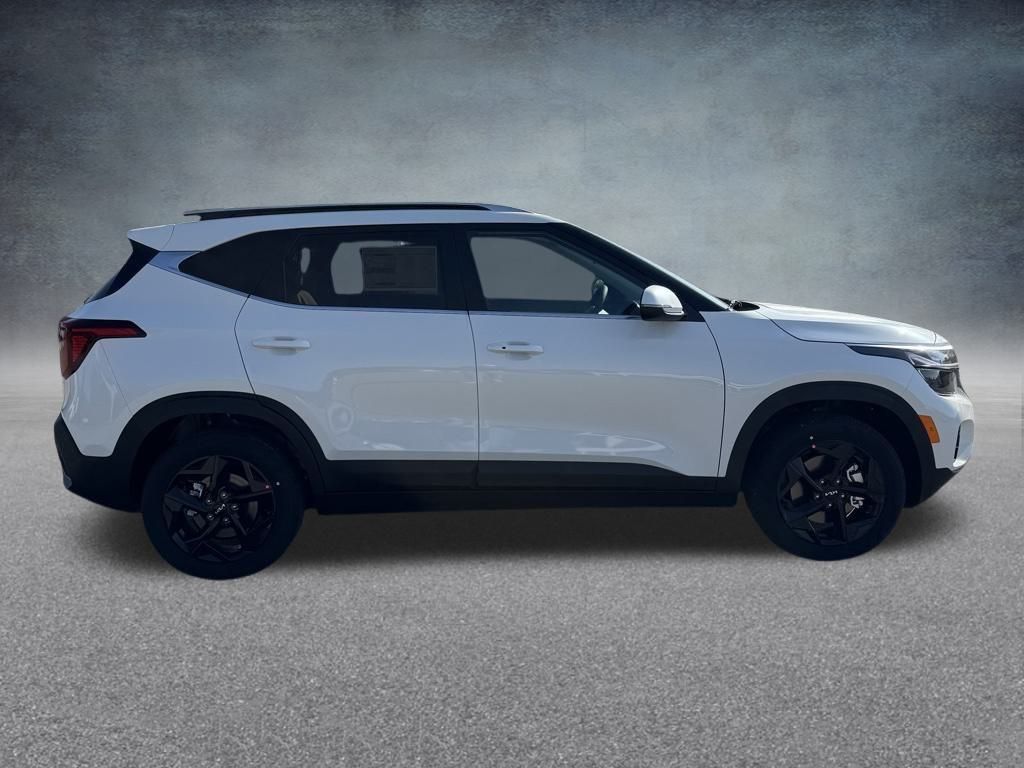 2026 Kia Seltos EX photo 3