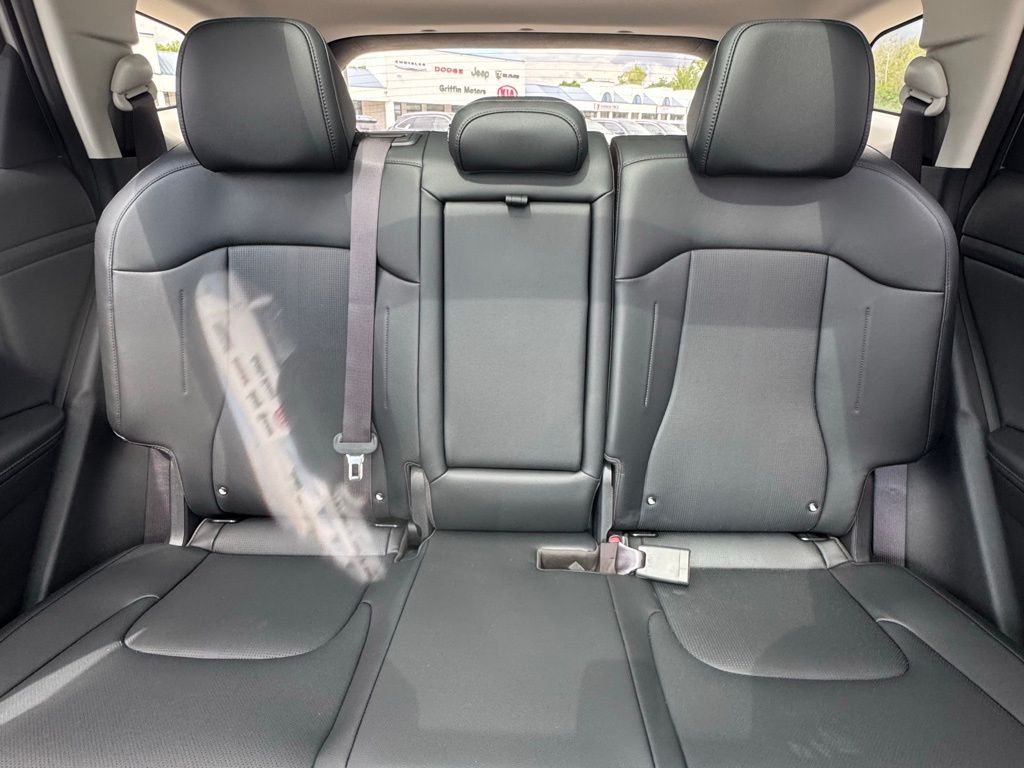 2026 Kia Sportage EX Hybrid - Photo 13