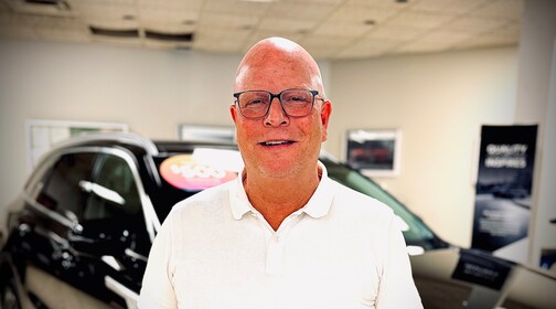 Staff member Greg Davis from ID_2253291576e3