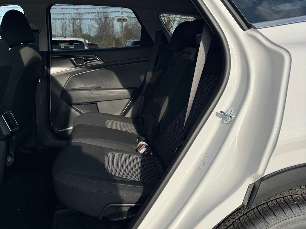 2026 Kia Sportage LX - Photo 11
