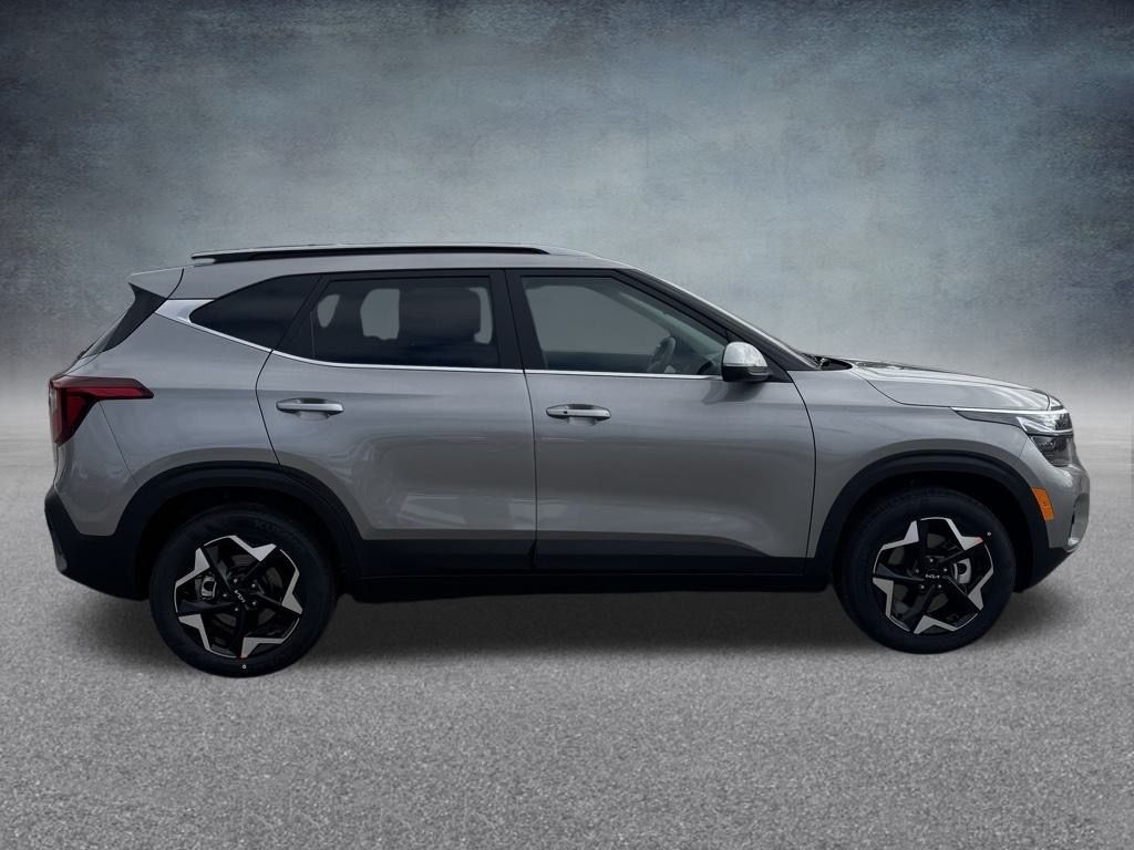 2026 Kia Seltos EX photo 2