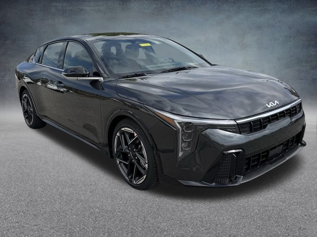2025 Kia K4 GT-Line photo 2