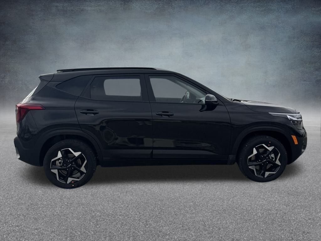 2026 Kia Seltos S photo 2
