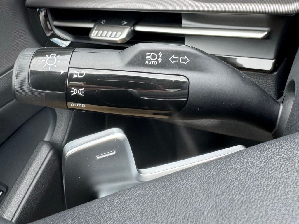 2026 Kia Sportage EX Hybrid - Photo 18