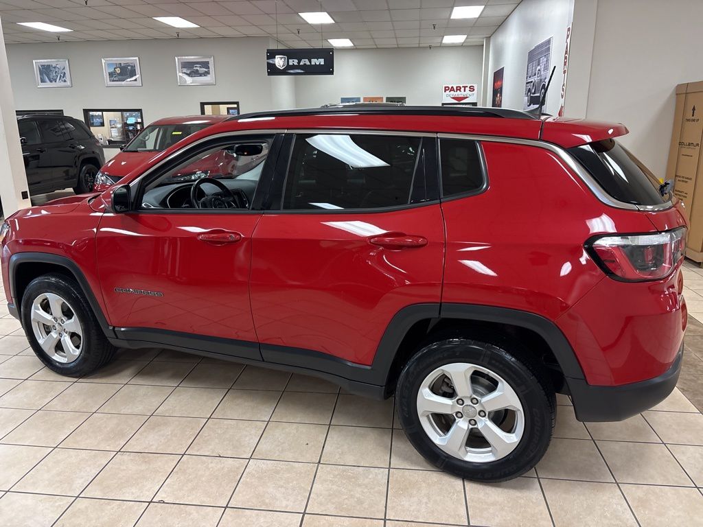 2019 Jeep Compass Latitude photo 2