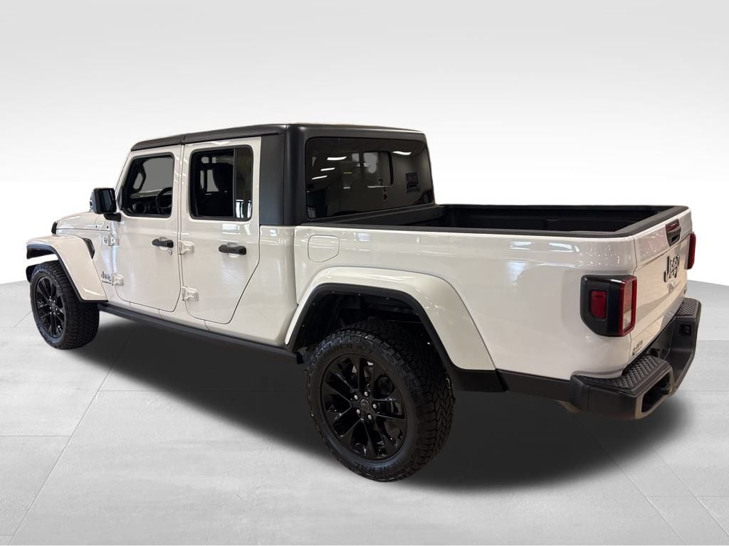 Used 2023 Jeep Gladiator Overland Truck Crew Cab 4WD