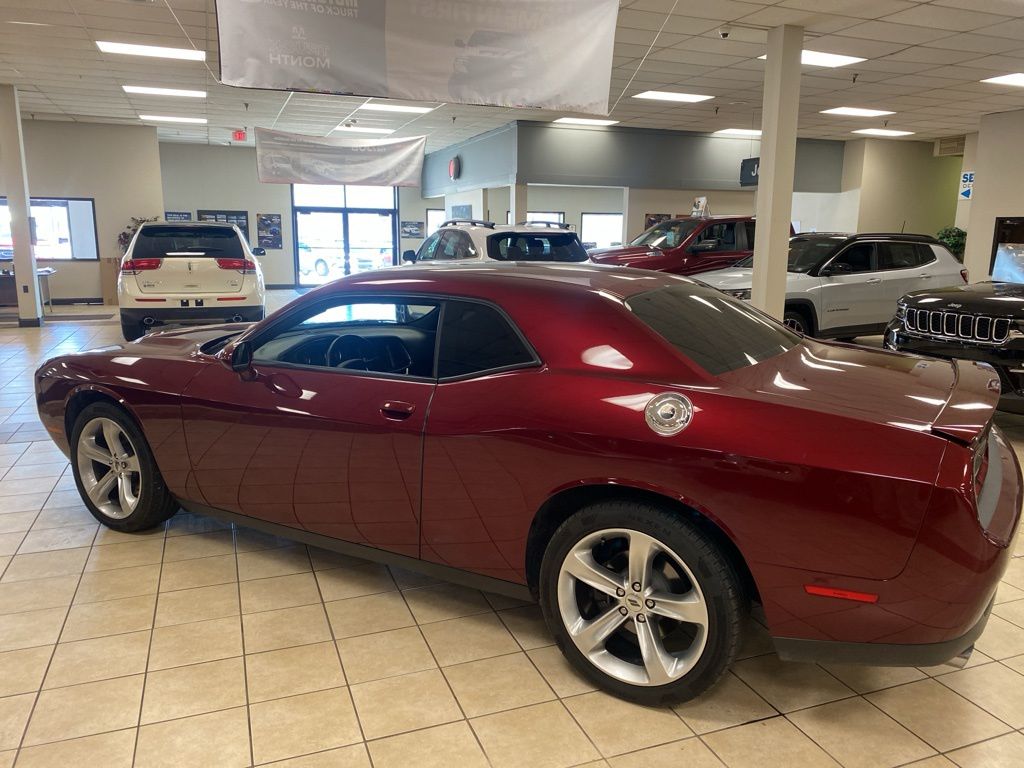 2017 Dodge Challenger SXT photo 4