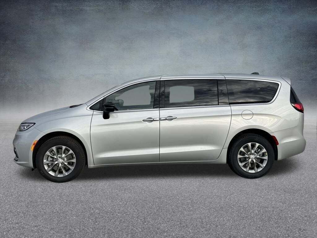 New 2026 Chrysler Pacifica SELECT AWD Passenger Van