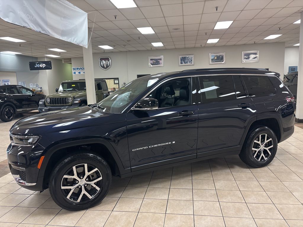 2024 Jeep Grand Cherokee Limited photo 2