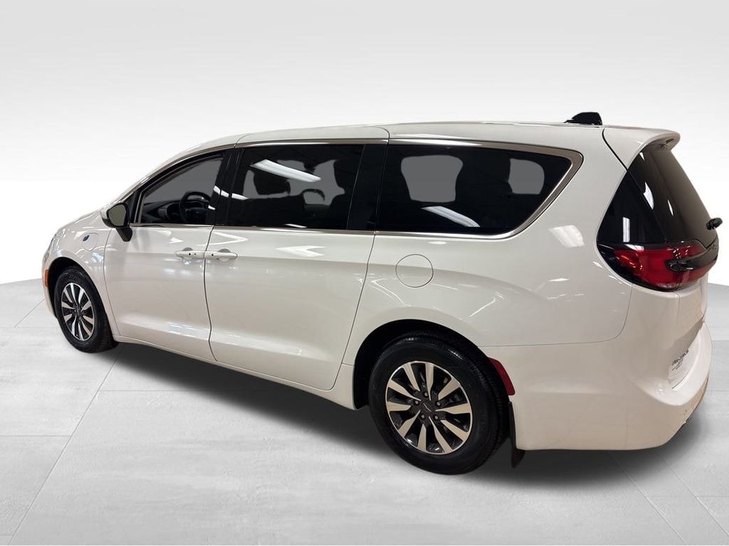 Used 2023 Chrysler Pacifica Hybrid Touring L Minivan/Van