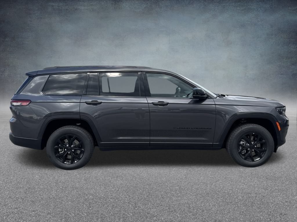 2025 Jeep Grand Cherokee Altitude photo 4