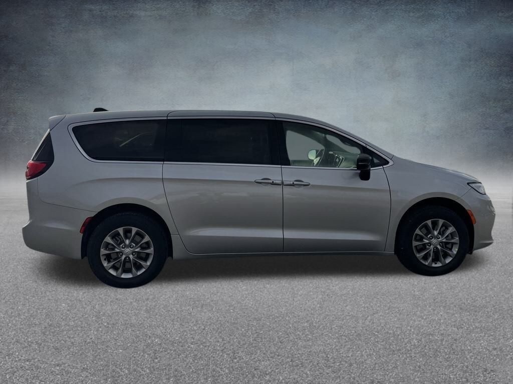 New 2026 Chrysler Pacifica SELECT AWD Passenger Van