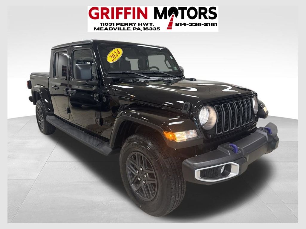 2024 Jeep Gladiator Sport S's photo
