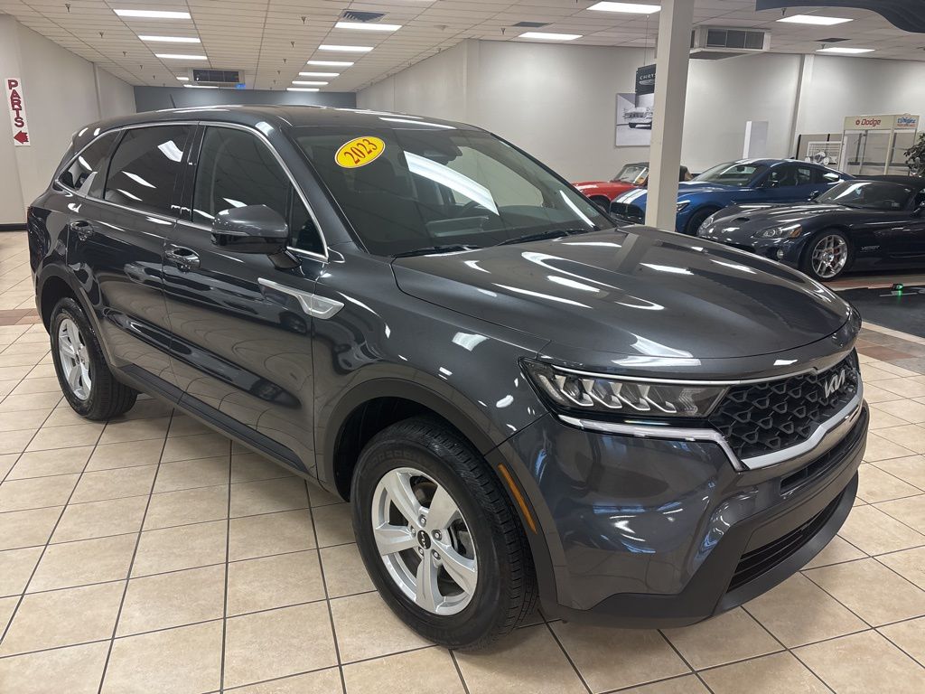 2023 Kia Sorento LX's photo