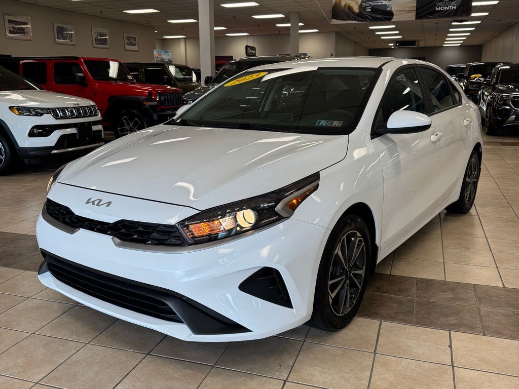2023 Kia Forte LXS photo 2