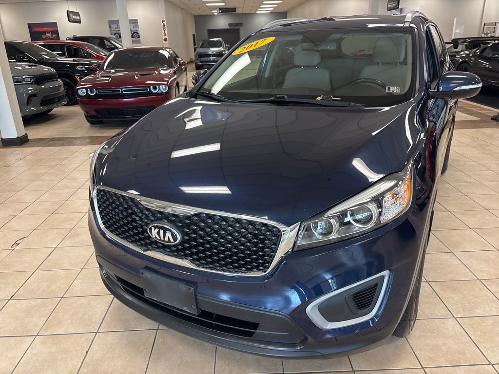 2017 Kia Sorento LX photo 2