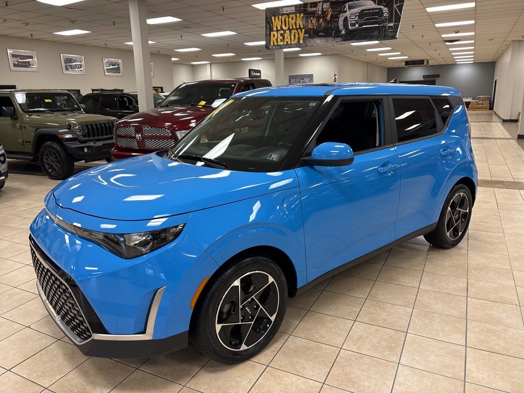 2023 Kia Soul EX photo 3