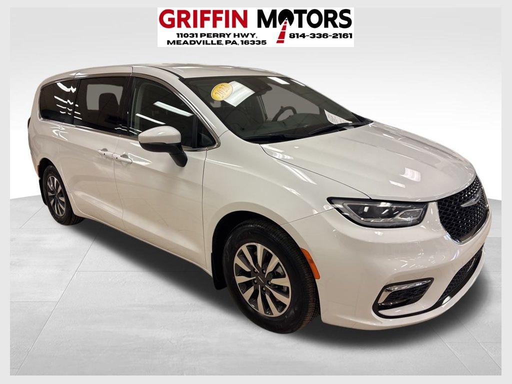 Used 2023 Chrysler Pacifica Hybrid Touring L Minivan/Van