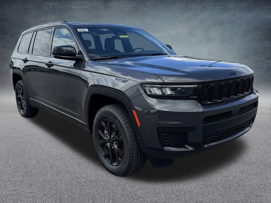 2025 Jeep Grand Cherokee Altitude photo 2