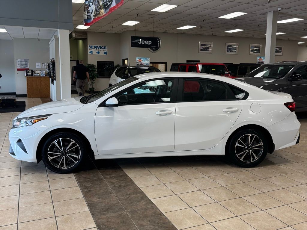2023 Kia Forte LXS photo 4
