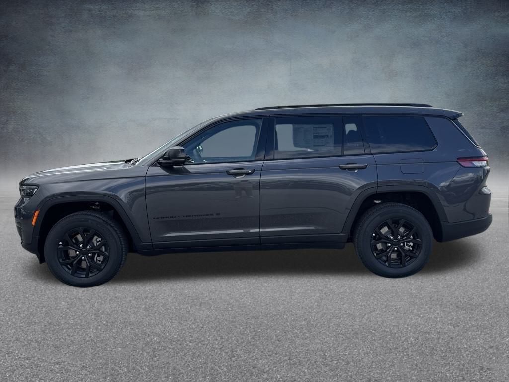 2025 Jeep Grand Cherokee Altitude photo 3