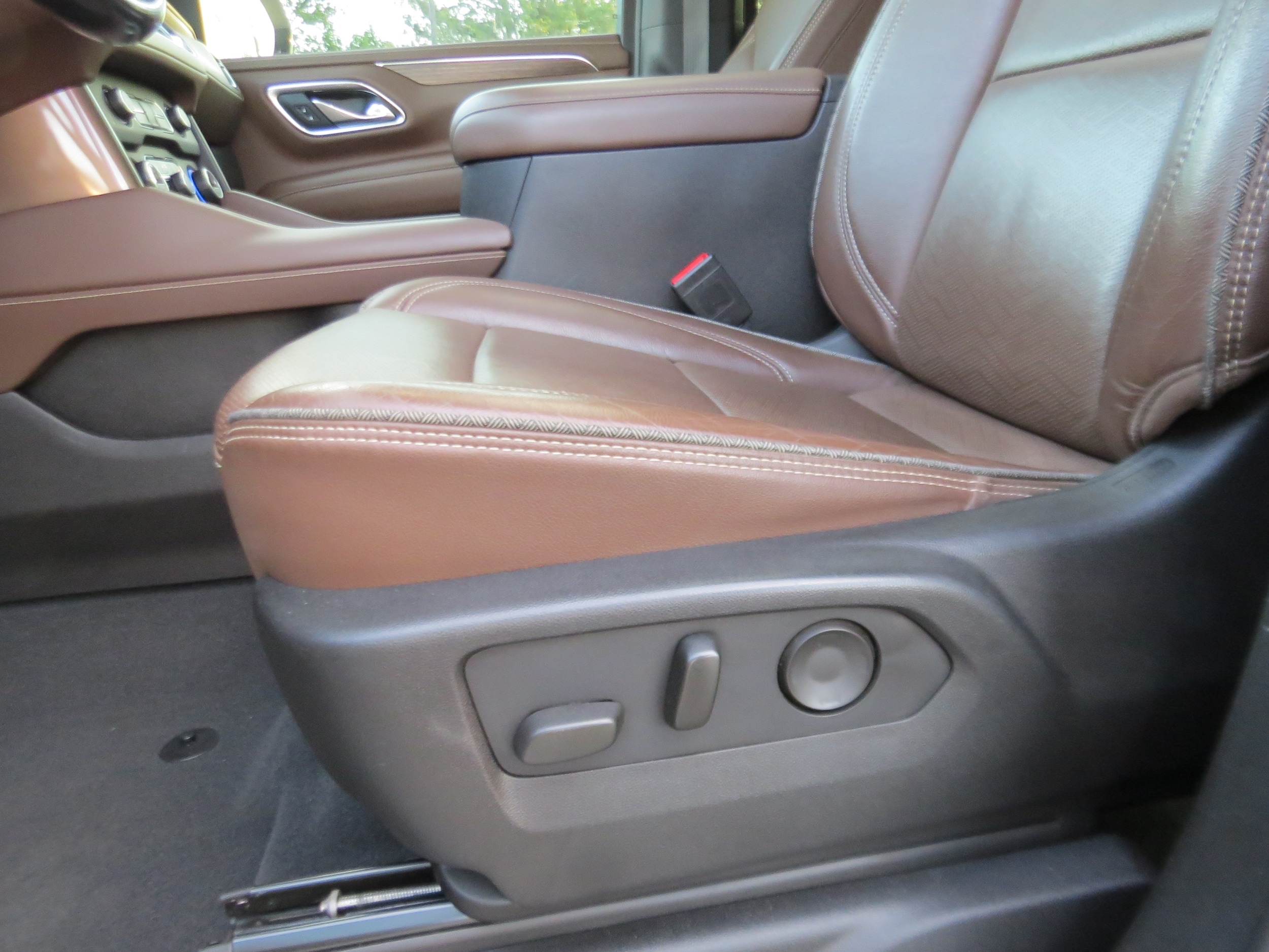 2021 Chevrolet Tahoe High Country Iridescent Pearl Tricoat at Crews Chevrolet