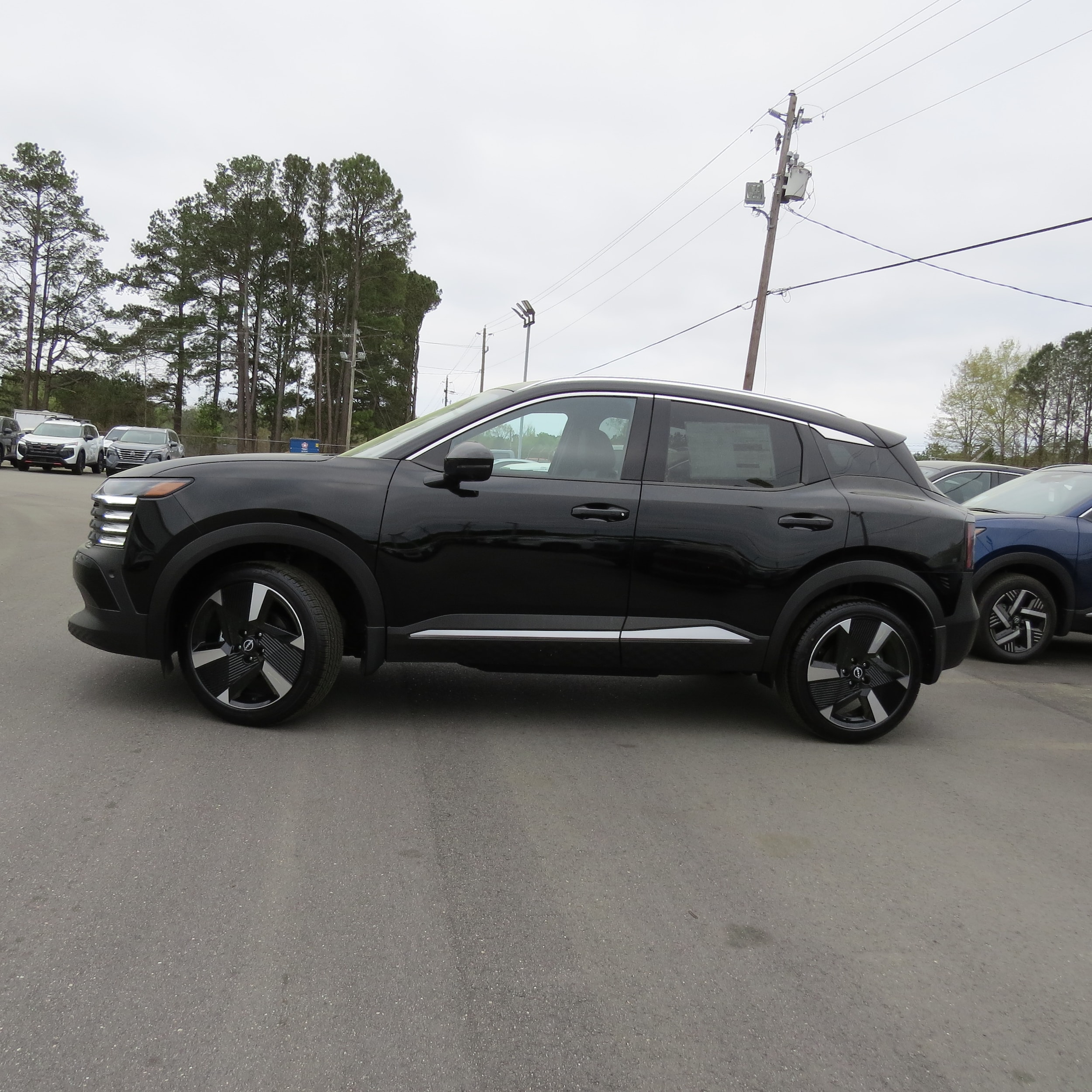 2025 Nissan Kicks SR - 2