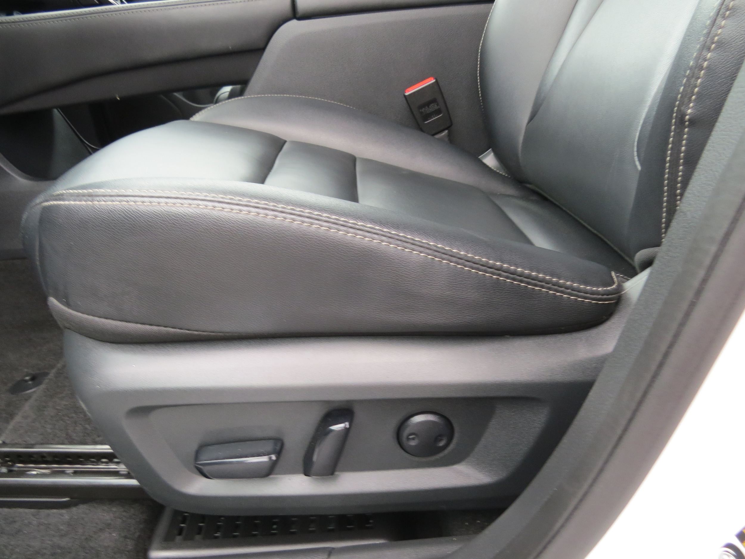 2023 Nissan Rogue SL Pearl White Tricoat at Griffin Nissan