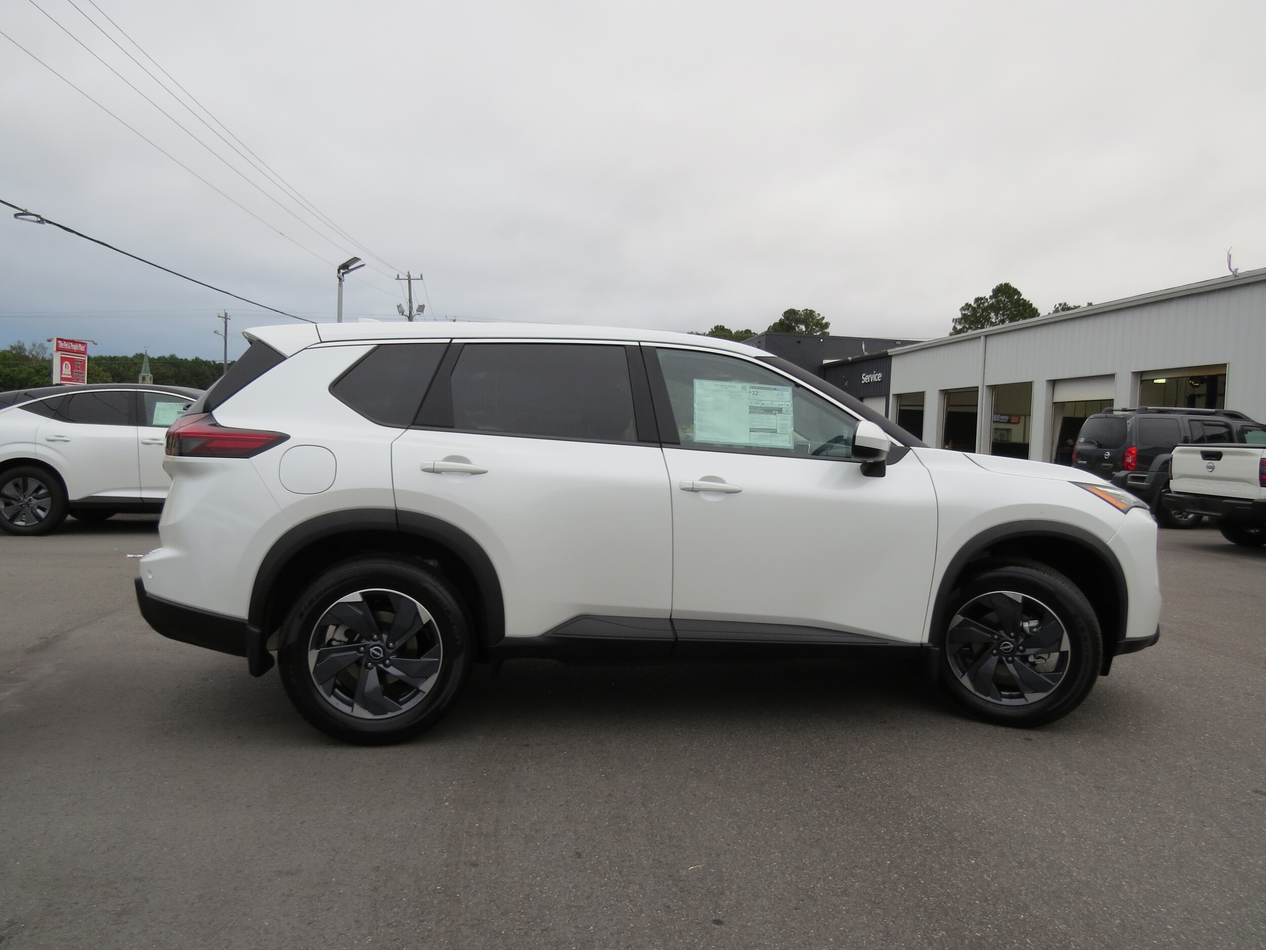 2026 Nissan Rogue SV Everest White Pearl Tricoat at Griffin Nissan