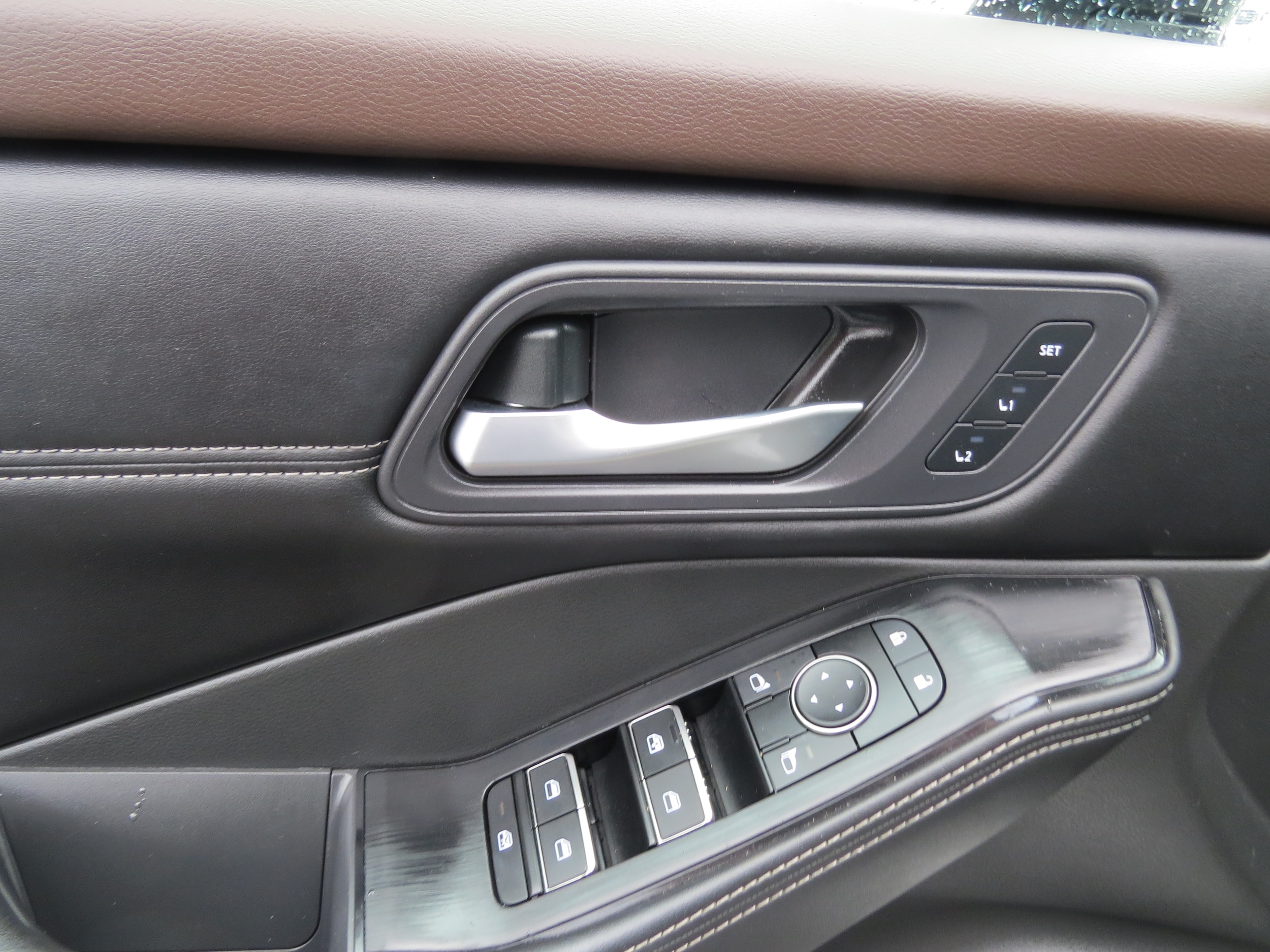 2023 Nissan Rogue SL Pearl White Tricoat at Griffin Nissan