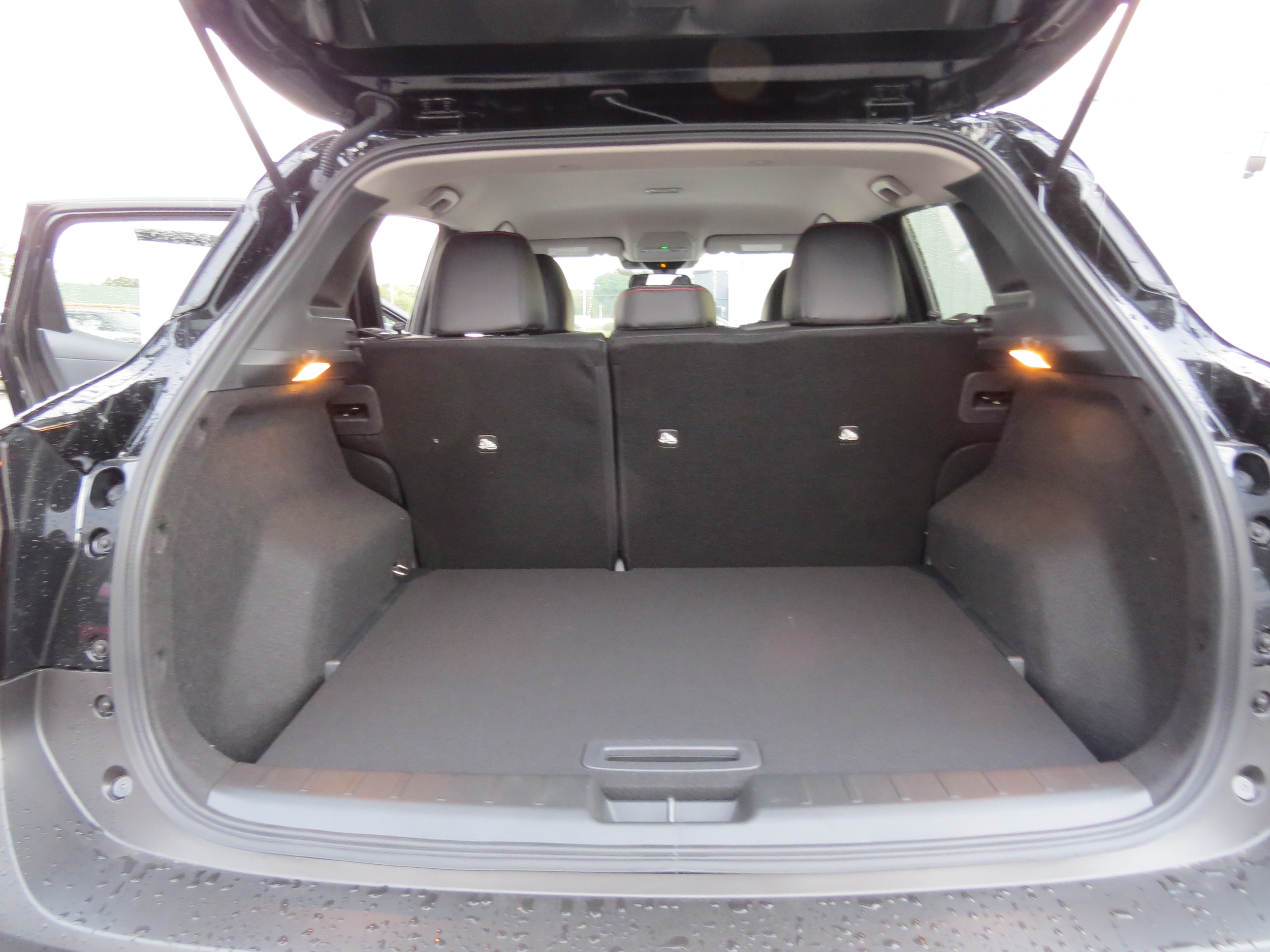 2026 Nissan Kicks SR - 2