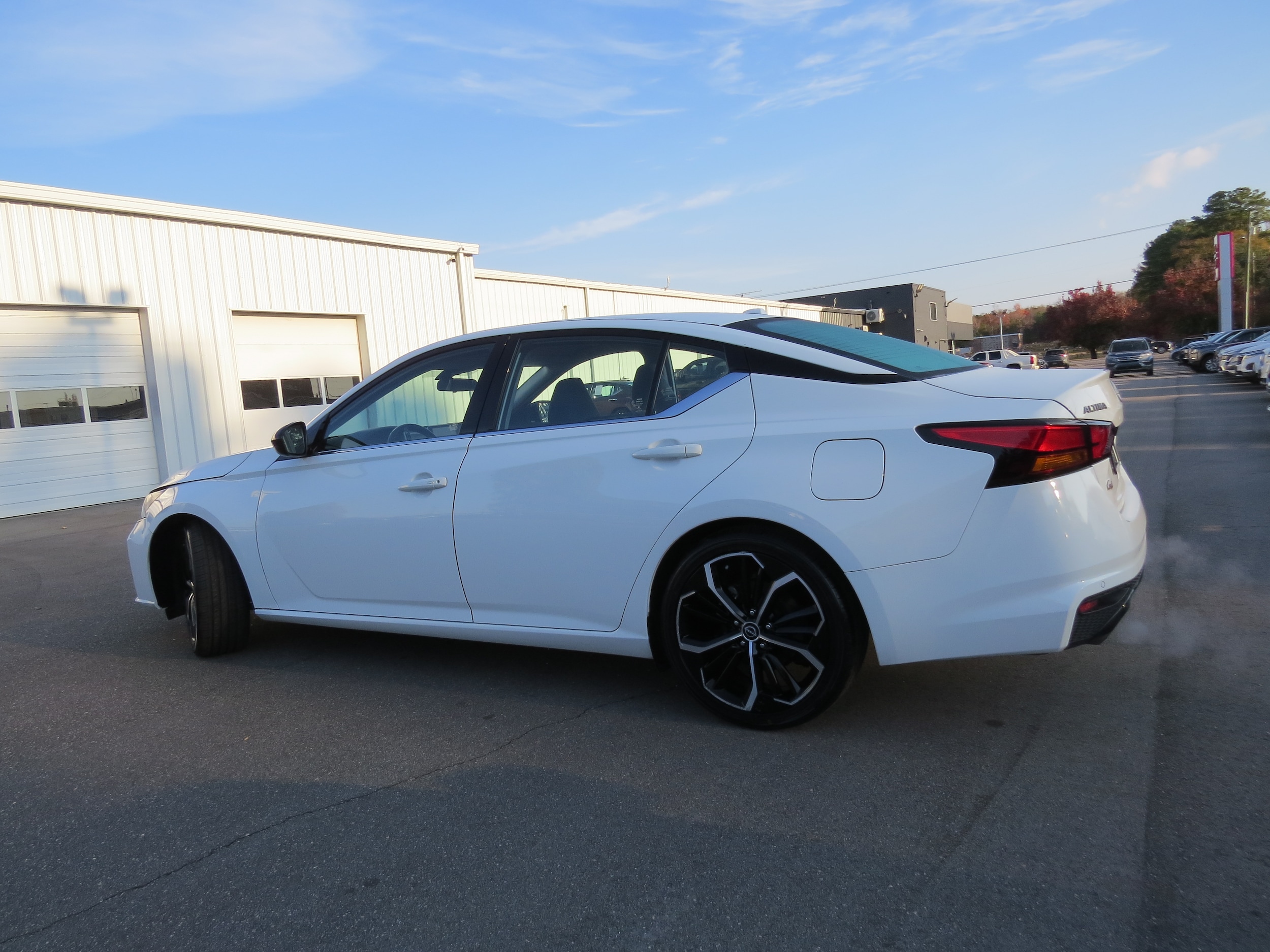2024 Nissan Altima 2.5 SR Glacier White at Griffin Nissan
