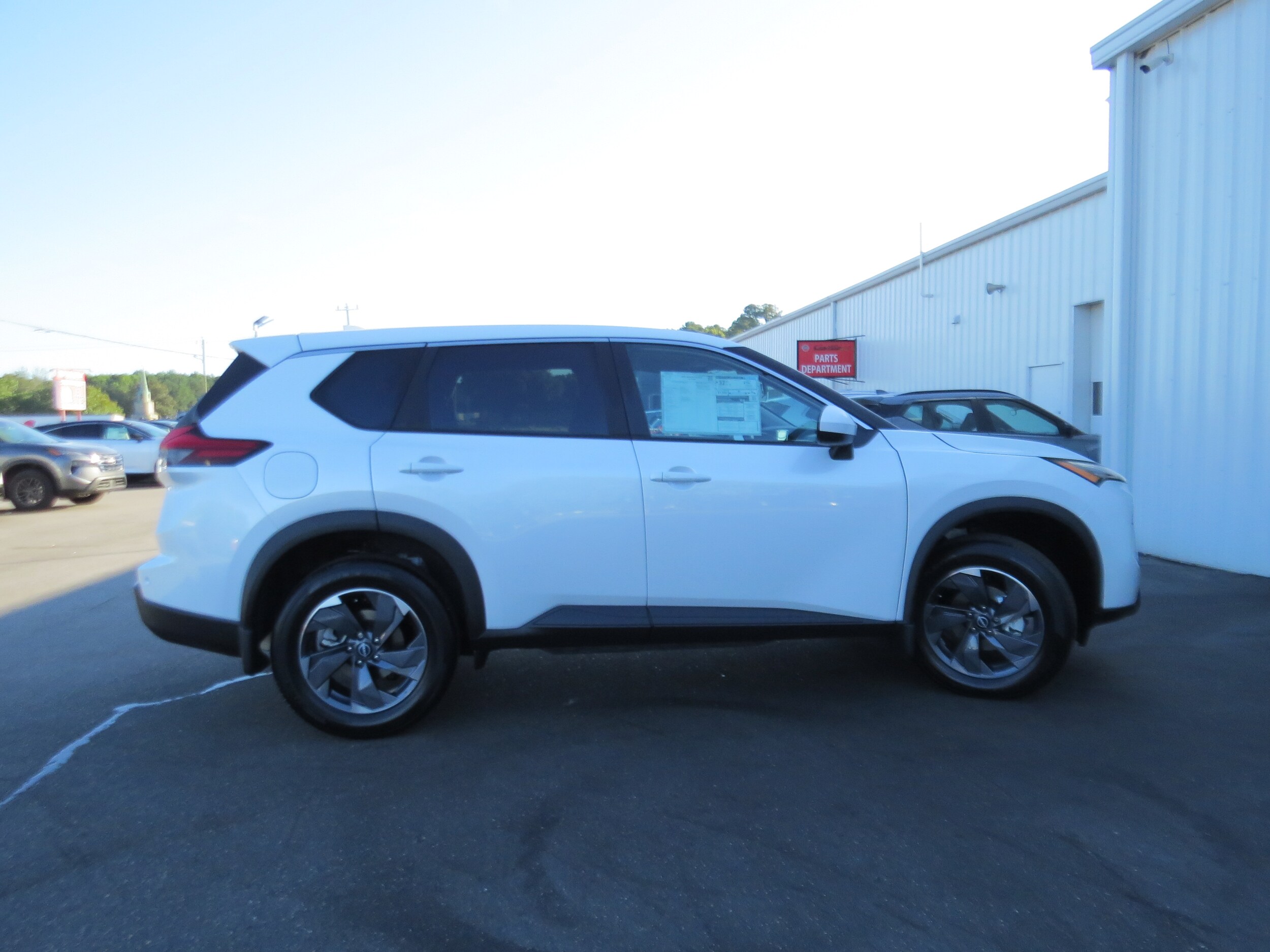 2026 Nissan Rogue SV Everest White Pearl Tricoat at Griffin Nissan