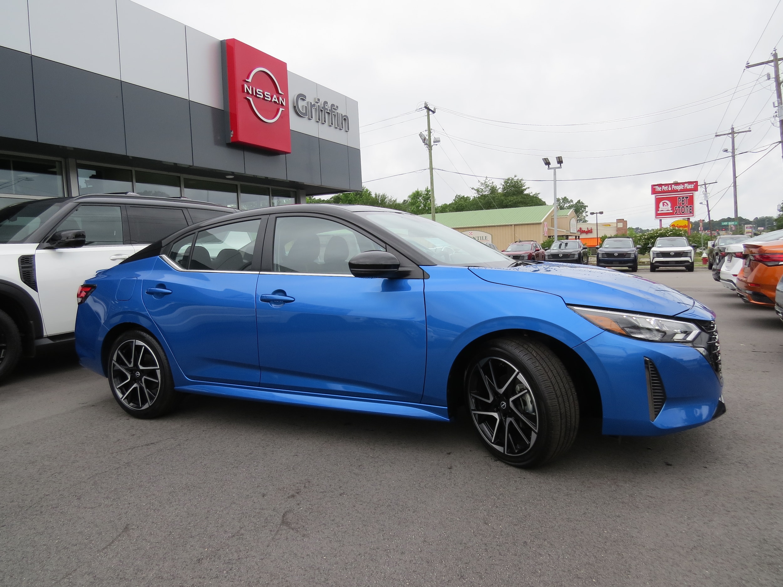 2025 Nissan Sentra SR Electric Blue/Super Black at Griffin Nissan