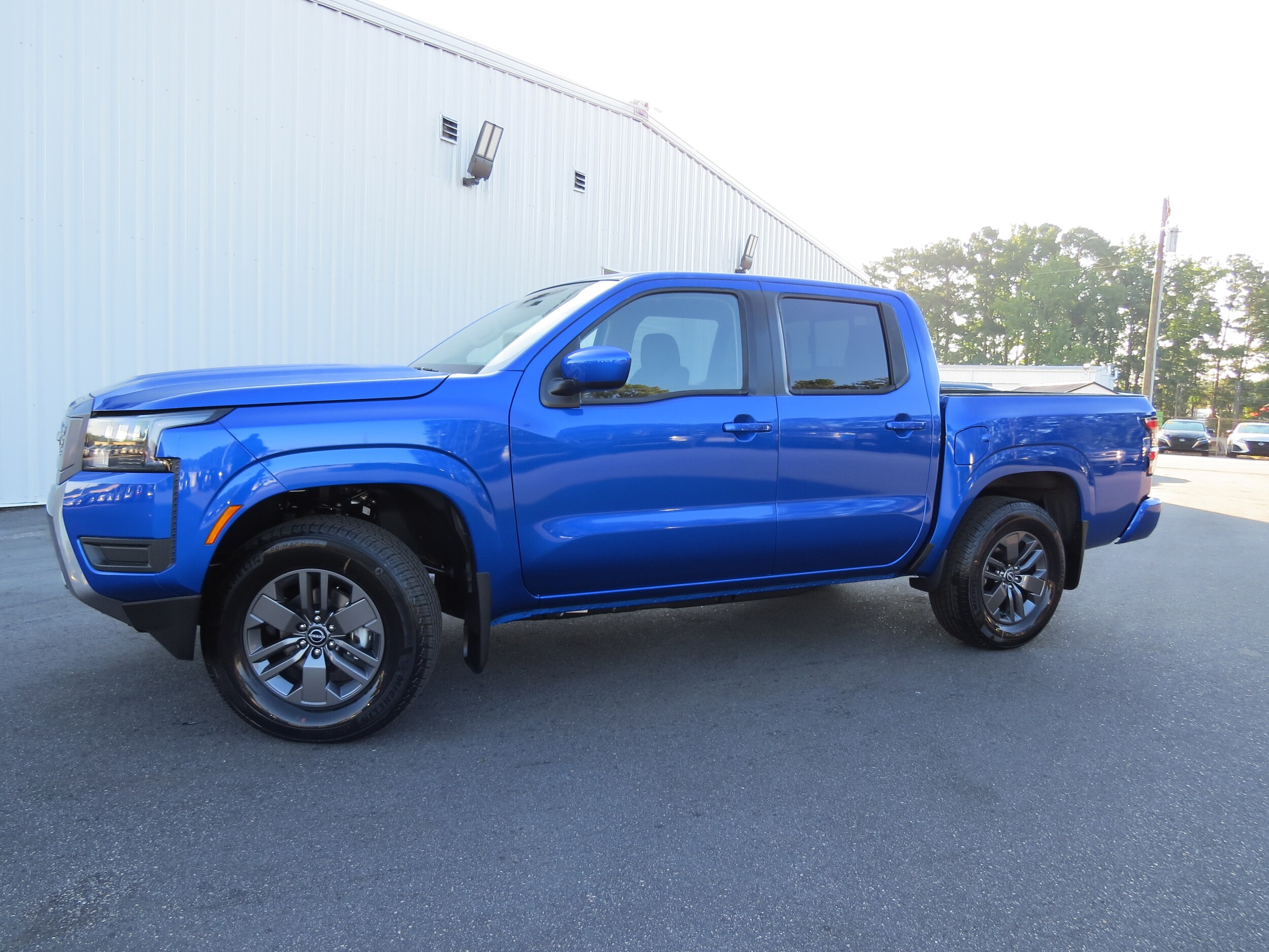 2026 Nissan Frontier Crew Cab SV photo 2
