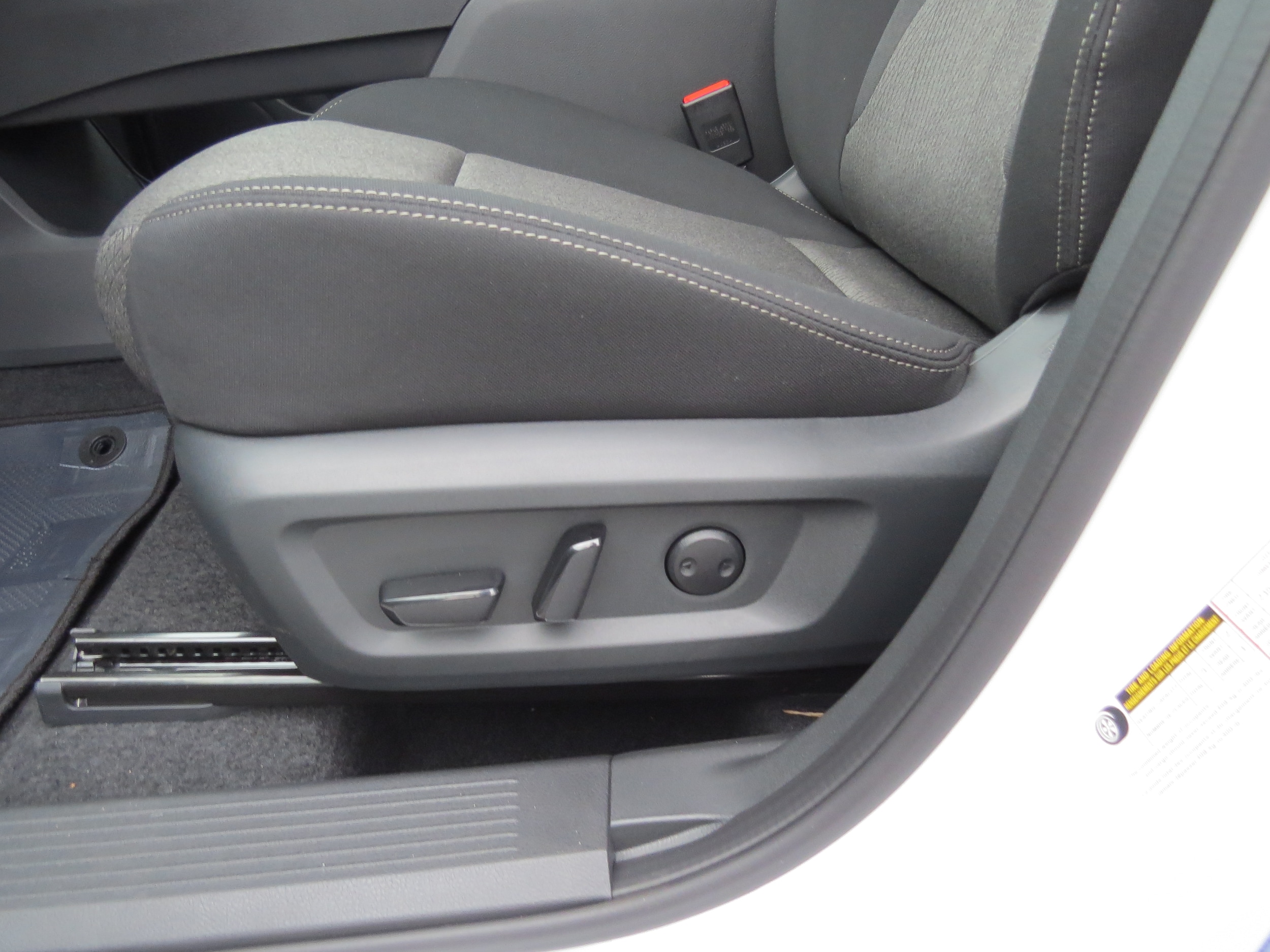 2026 Nissan Rogue SV Everest White Pearl Tricoat at Griffin Nissan