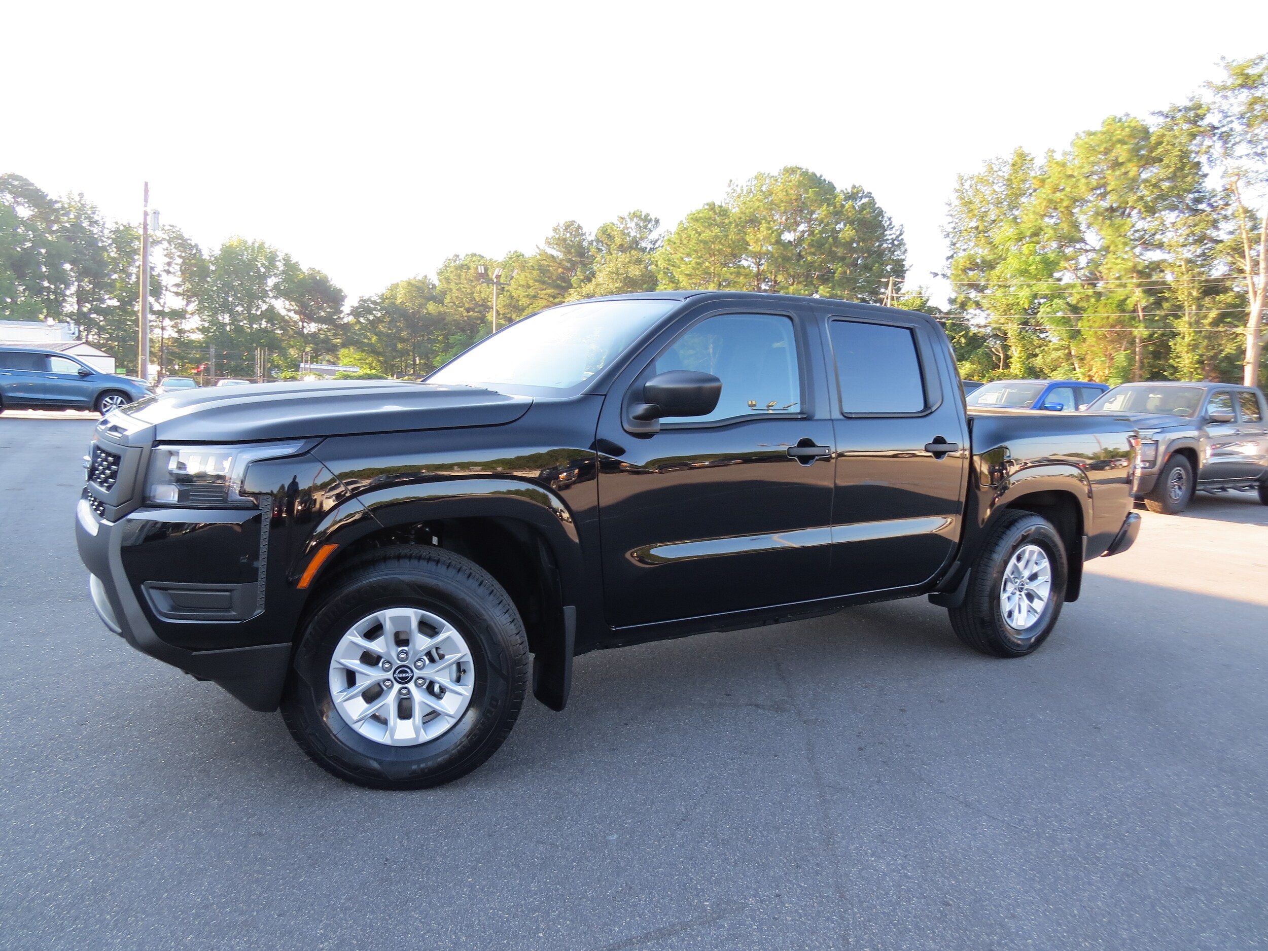 2026 Nissan Frontier Crew Cab S photo 2