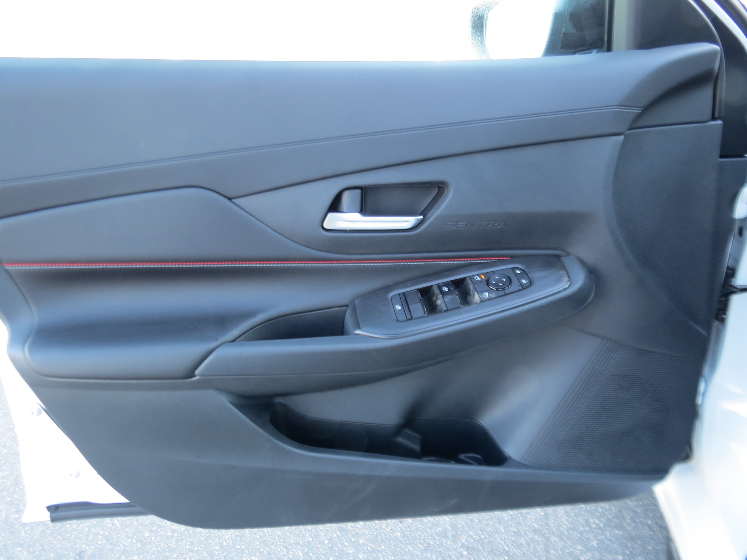 2026 Nissan Sentra SR Aspen White Tricoat/Super Black at Griffin Nissan
